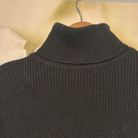 CROPPED TURTLENECK SWEATER - Picture 2 of 3